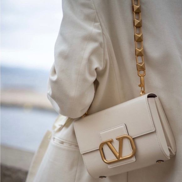 Valentino Garavani Stud Sign Shoulder Bag Light Ivory NIB - Picture 12 of 16